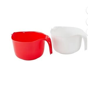 Lightweight plastic pourable mixing bowls for kitchen - set of 2 - Red and White